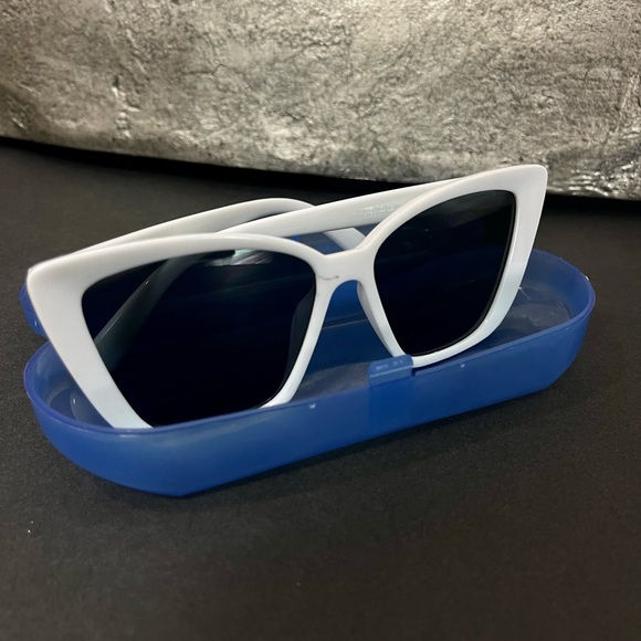 Oversized Cat Eye Sunglasses Classic Big Frame Sunshade Eyewear Trend - Picture 3 of 4